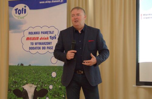 Melasa drink Tofi, dodatek paszowy, bydło mleczne, żywienie krów, TMR