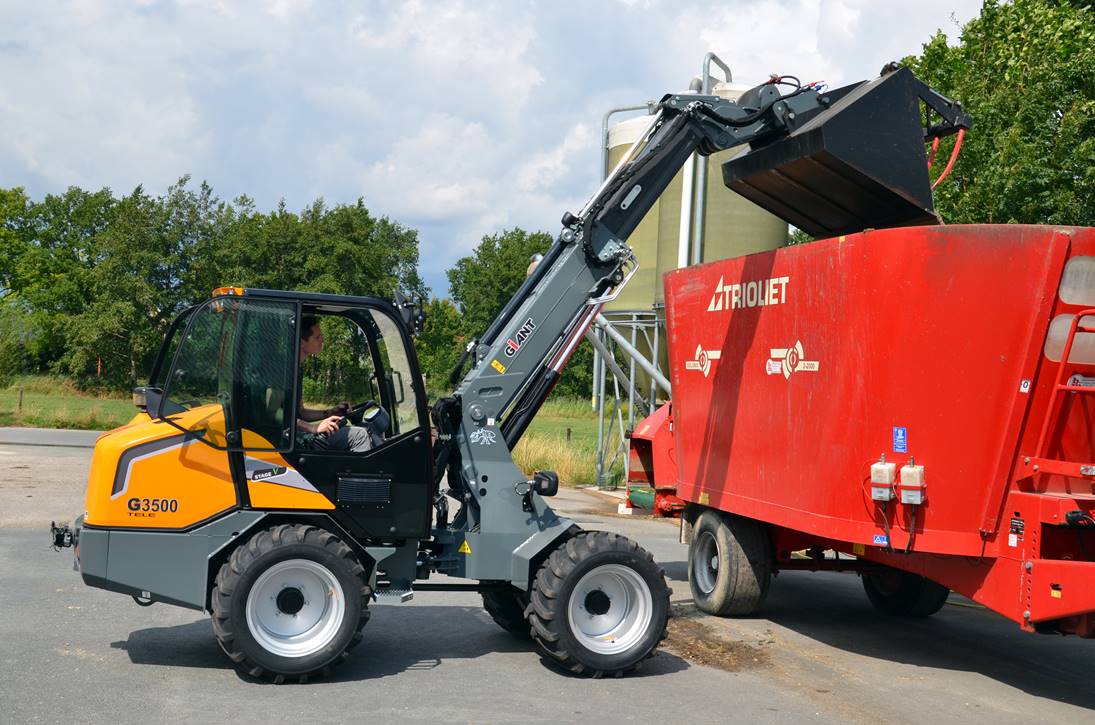 Ładowarka Giant G3500 Tele z wysuwanym ramieniem roboczym