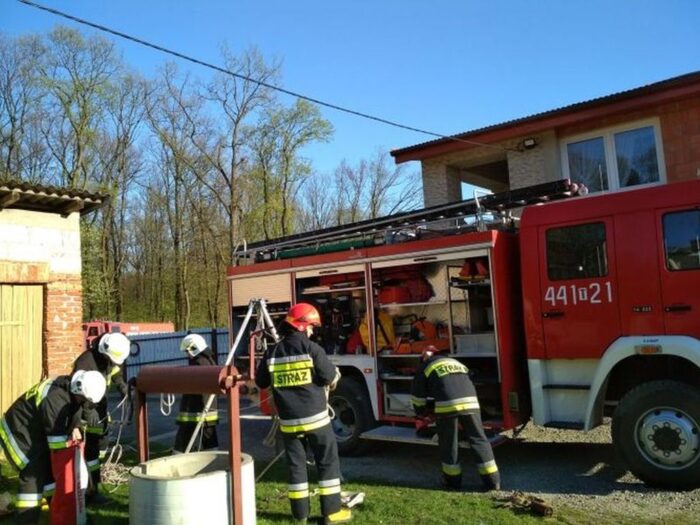 kobieta wpadla do studni, zalesie, gmina pionki, powiat radomski, Grzegorz Wikaliński