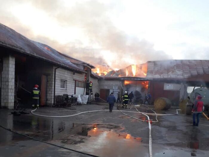 Lipiny, powiat łukowski, pożary w gospodarstwach, stodoła w ogniu