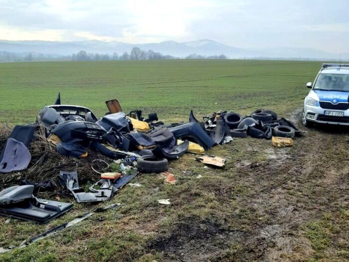 śmieci, nielegalne wysypisko śmieci, policja, mandat