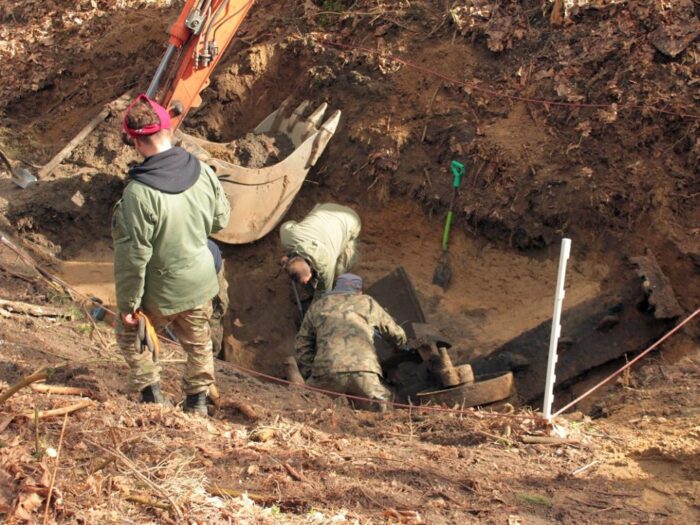 czołg T-34 w lesie, nadleśnictwo olsztynek, kalibornia, agniezka jurkiewicz