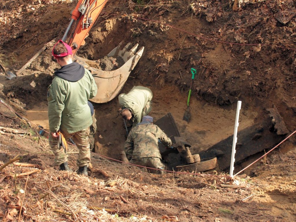 czołg T-34 w lesie, nadleśnictwo olsztynek, kalibornia, agniezka jurkiewicz