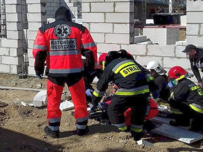 Popławy, powiat łęczyński, wypadek na budowe, wiejskie świetlice