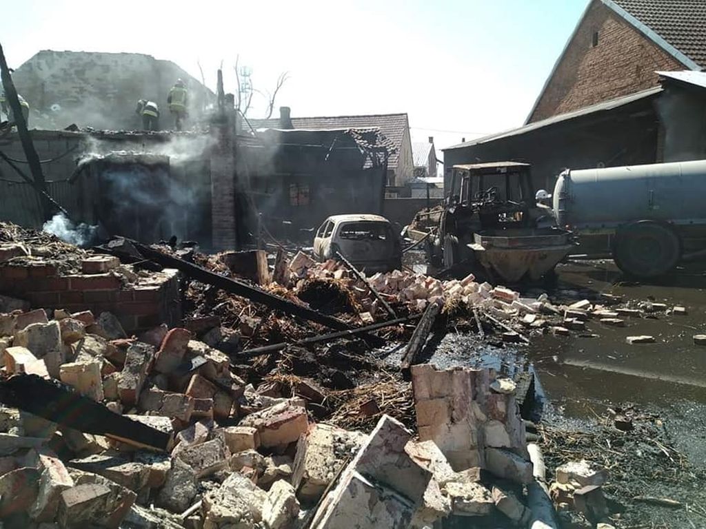 pożar gospodarstwa, świętokrzyskie, Kolonia Grzybów, straż pożarna, gowin, pomorze