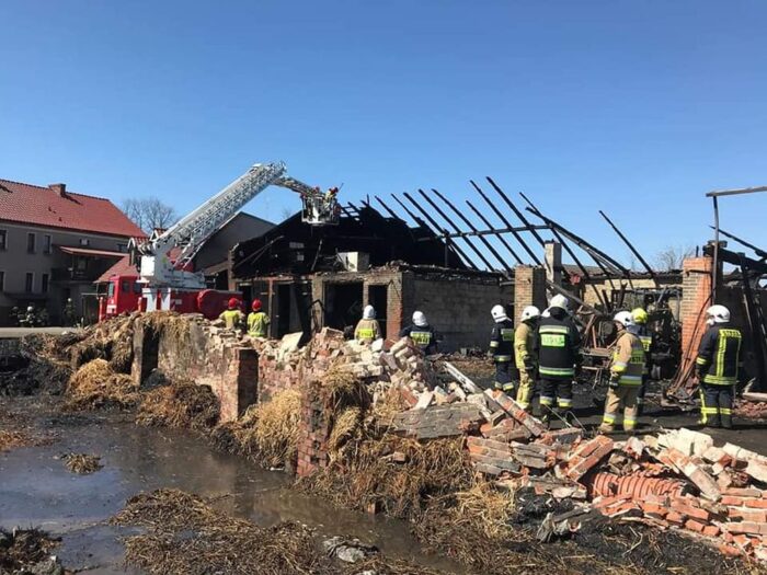 pożar gospodarstwa, świętokrzyskie, Kolonia Grzybów, straż pożarna, gowin, pomorze