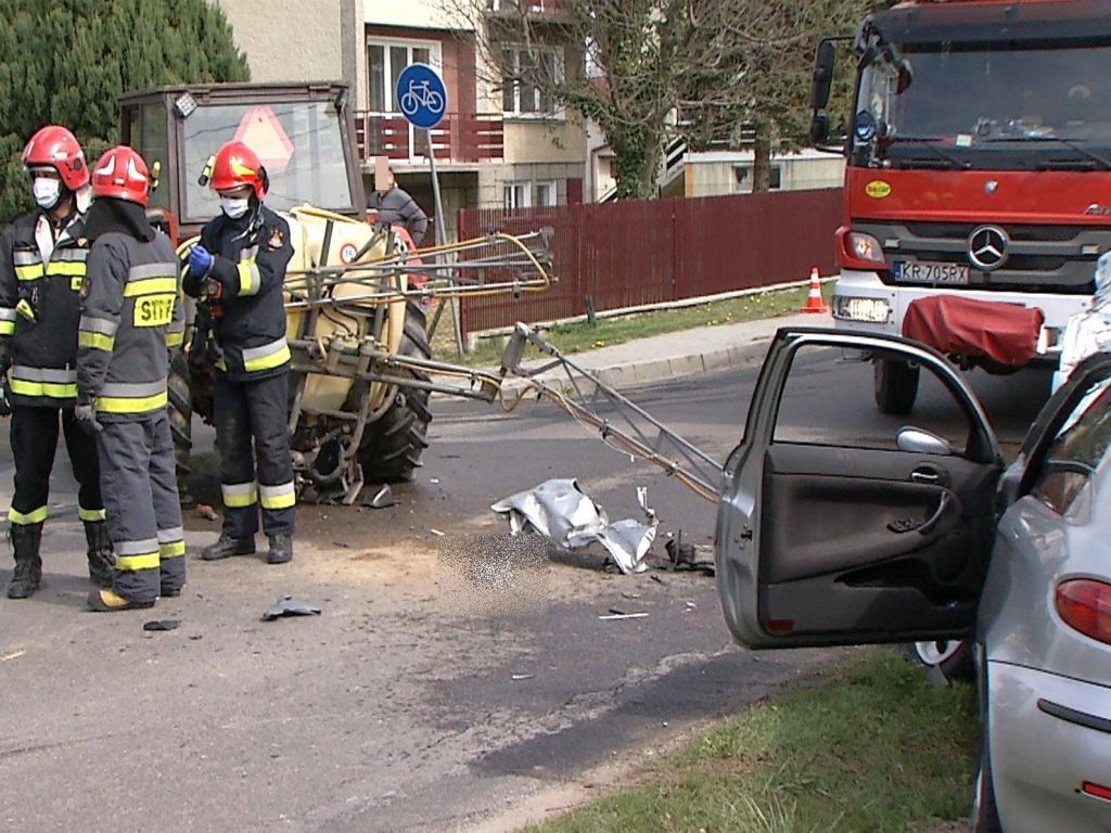 wypadki z udziałem ciągników rolniczych, wypadki na drogach, świebodzin, powiat tarnowski