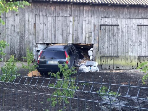 Wężewo, powiat przasnyski, ford wjechał w stodołę