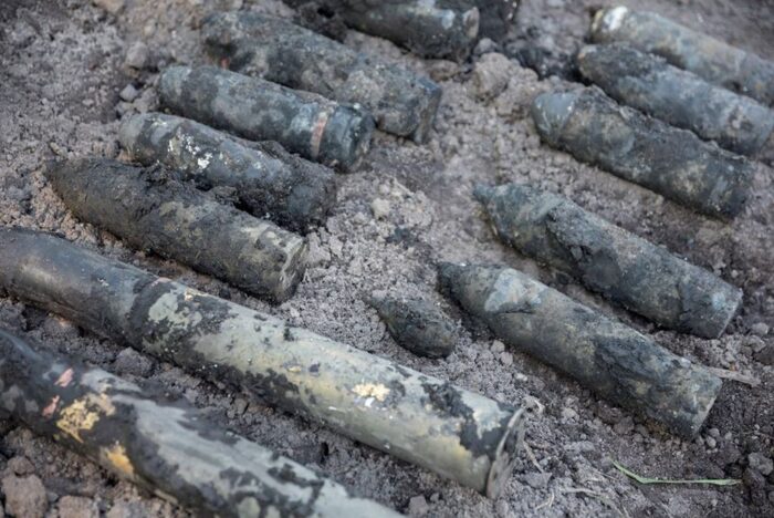 Muzeum Rolnictwa w Ciechanowcu, ciechanowiec, niewybuchy w stawie, pociski artyleryjskie