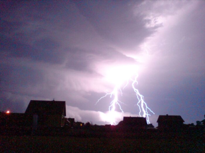 Wólka Abramowska, gmina Goraj, powiat biłgorajski, piorun uderzył w rolników