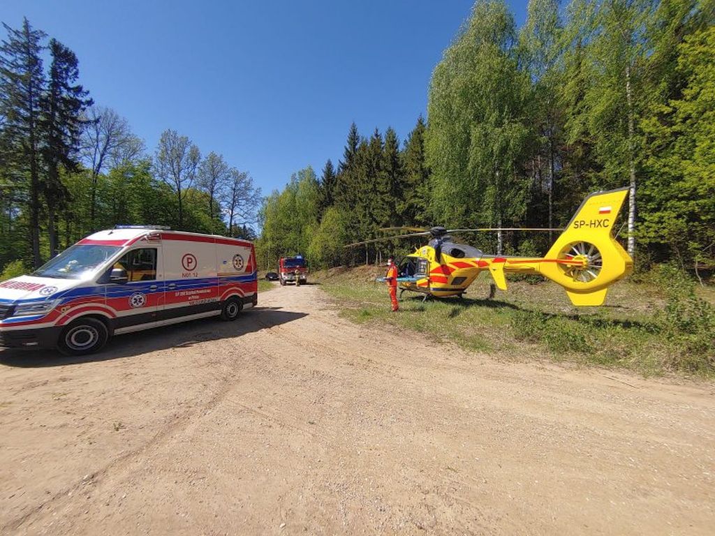 wypadek w lesie, warmińsko-mazurskie, ranna kobieta