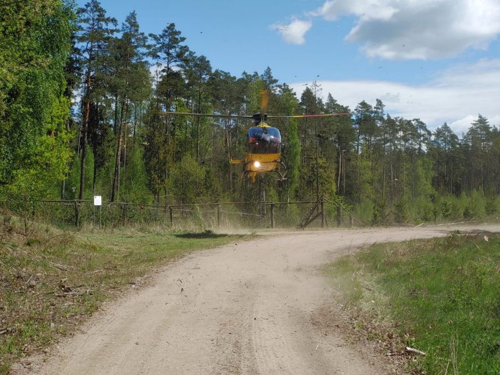 wypadek w lesie, warmińsko-mazurskie, ranna kobieta