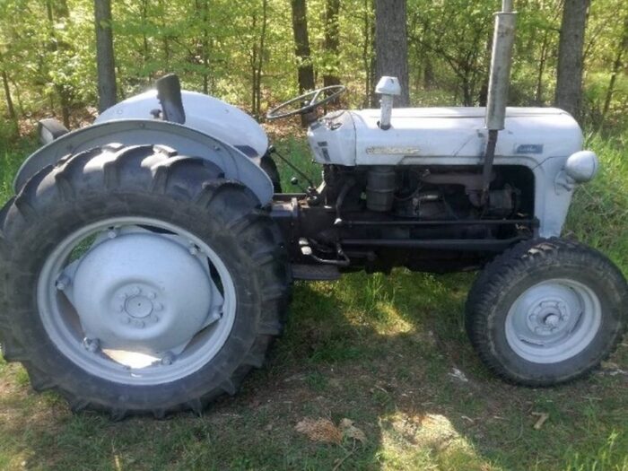 kradzież, policja, kradzież ciągnika z gospodarstwa