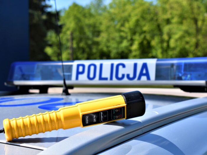 wypadki na drogach, pijani traktorzyści, policja, zakaz prowadzenia pojazdów mechanicznych, badanie alkomatem