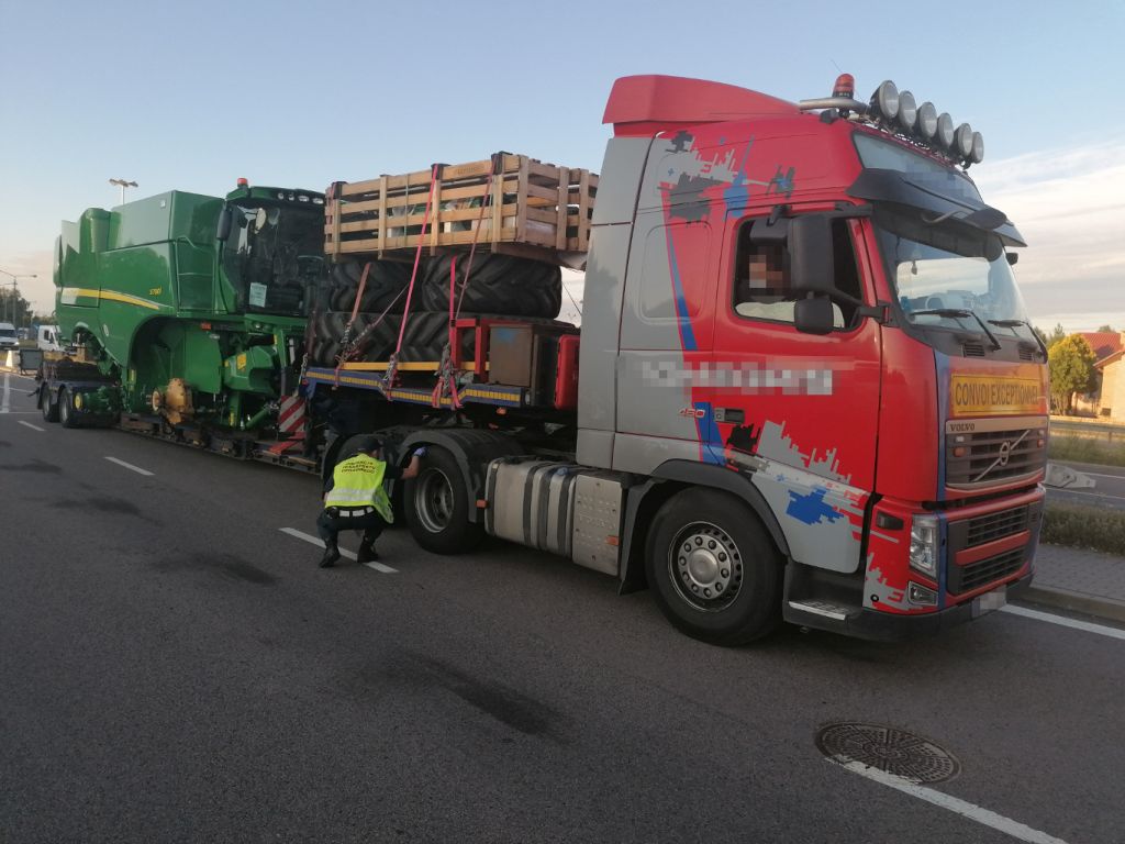inspekcja transportu drogowego, przejście graniczne w Budzisku, transport kombajnu, Prawo o ruchu drogowym
