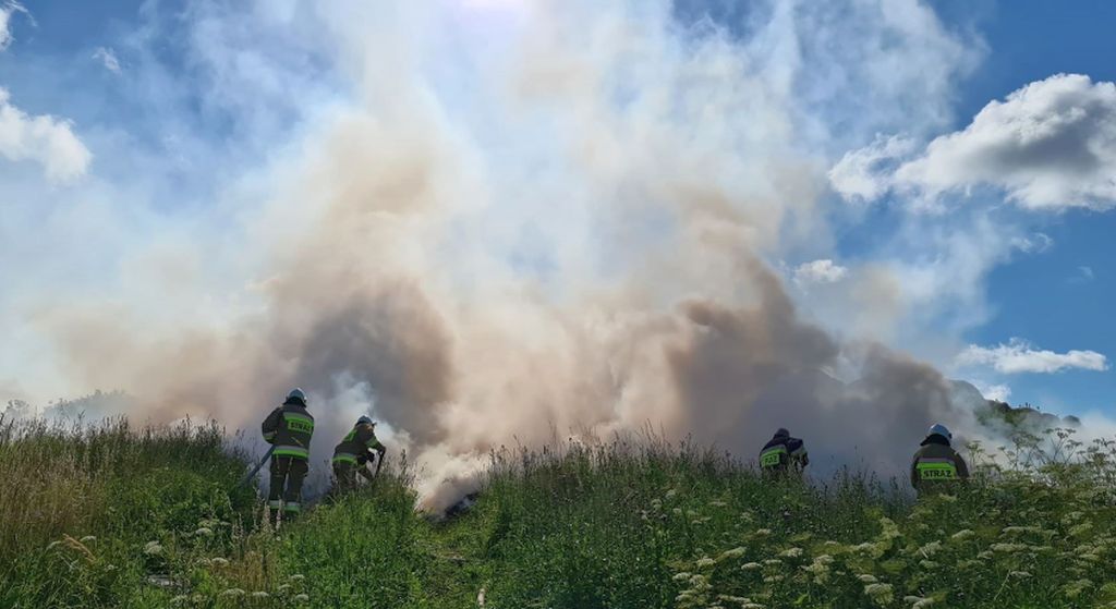 pożar gospodarstwa, świętokrzyskie, Kolonia Grzybów, straż pożarna, gowin, pomorze