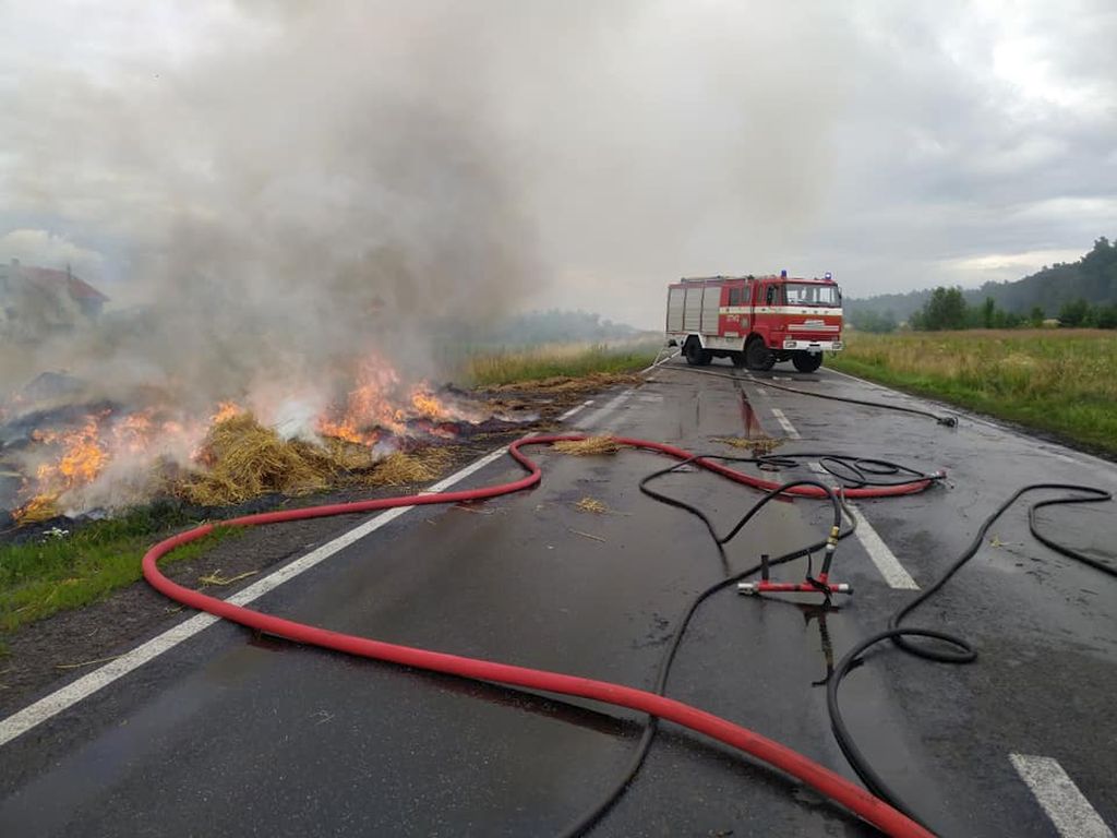 pożar gospodarstwa, świętokrzyskie, Kolonia Grzybów, straż pożarna, gowin, pomorze