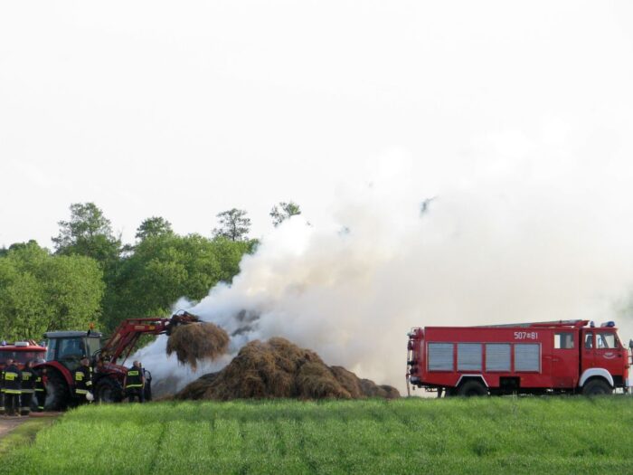 stogi siana i słomy, ochrona przeciwpożarowa budynków, mswia