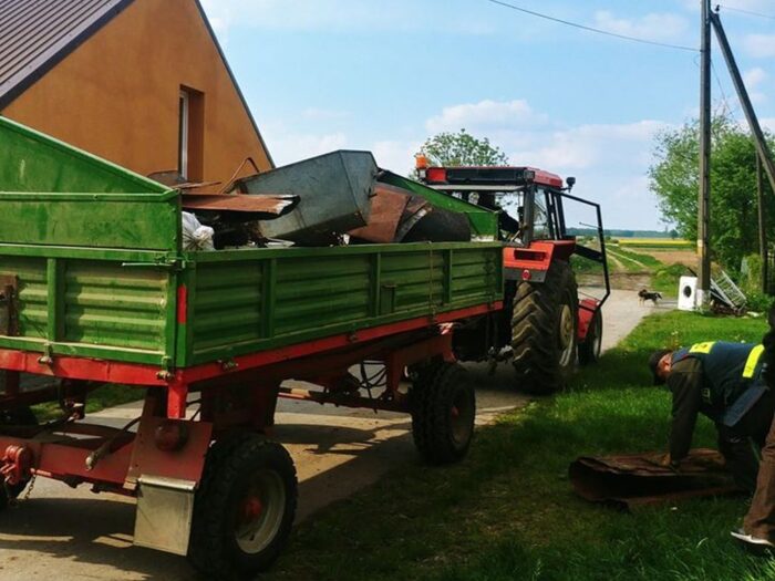 osp ścinawa mała, zbiórka złomu, strażacy, pieniądze