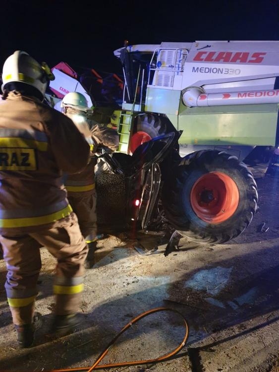 wypadek, małopolskie, audi uderzyło w kombajn