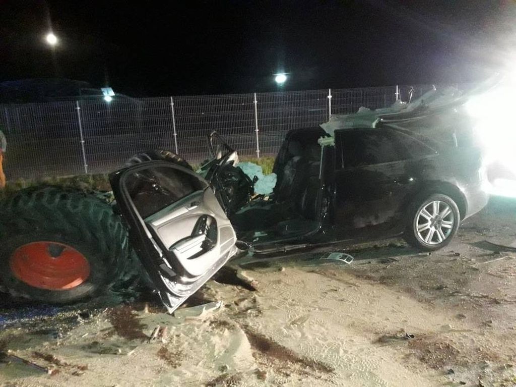 wypadek, małopolskie, audi uderzyło w kombajn