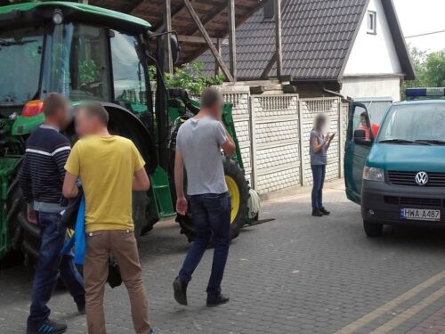 zbiory wiśni, neilegalna praca w gospodarstwie, powiat starachowicki, straż graniczna