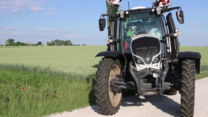Valtra N 154 z systemem rolnictwa precyzyjnego