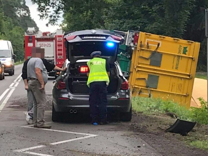wypadek, warmińsko-mazurskie, policja, soja na drodze
