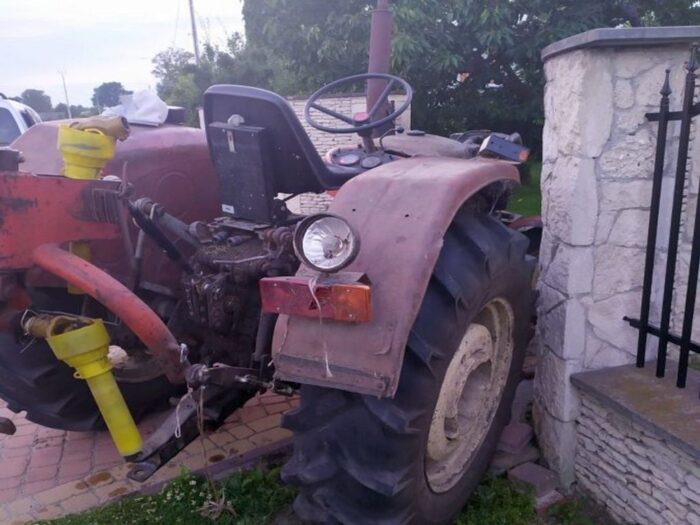 kolicja, alkohol, policja, świętokrzyskie, ciągnik wjechał w ogrodzenie posesji