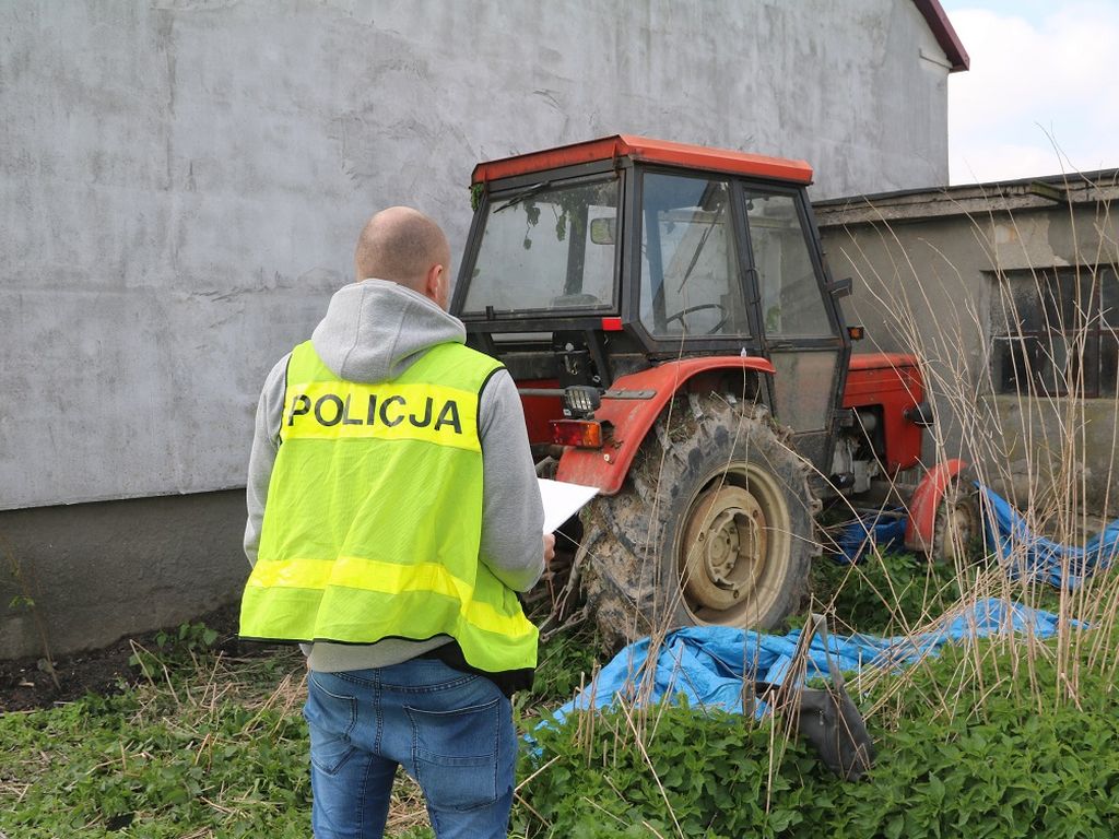 skradzione ciągniki, skradziona ładowarka, przemyt sprzętu rolniczego, straż graniczna, policja