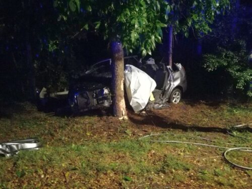 wypadek, mazowieckie, policja, mazda uderzywła w pryczepę rolniczą