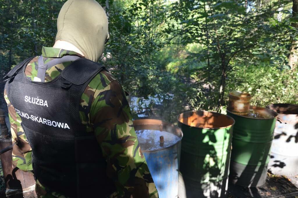 leśna bimbrownia, czarma białostocka, kas, nielegalna produkcja alkoholu
