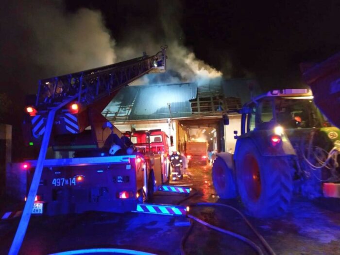 pożar gospodarstwa, świętokrzyskie, Kolonia Grzybów, straż pożarna, gowin, pomorze