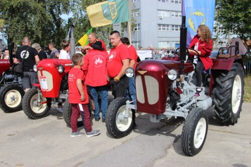 zlot zabytkowych ciągników ursus w warszawie, ursus, historia, warszawa