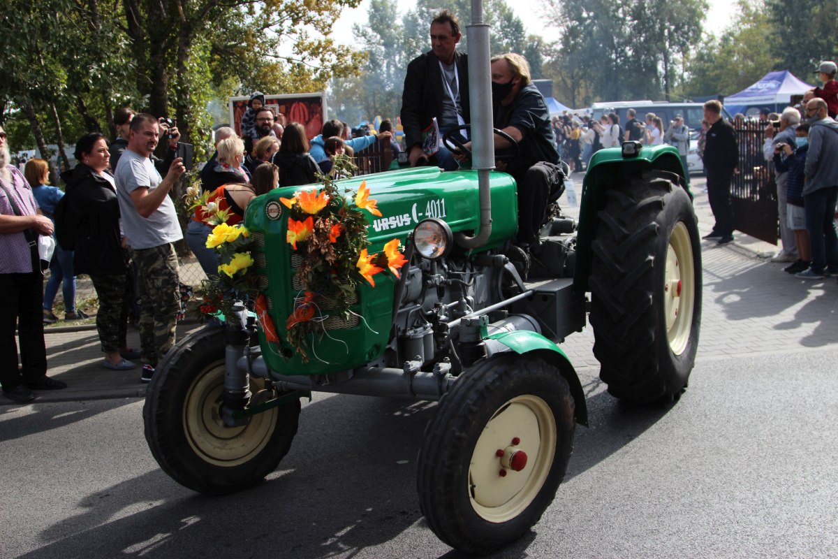 parada zabytkowych ciągników, warszawa, ursus, parada zabytkowych traktorów