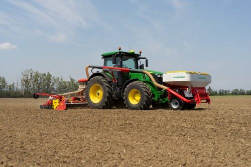 Siewnik Aerosem z przednim zbiornikiem