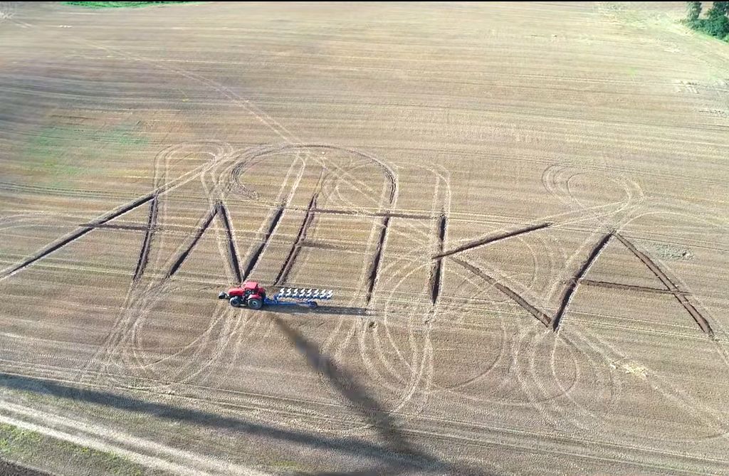 napis na polu, gorzów wielkopolski, zespół Aerosmith