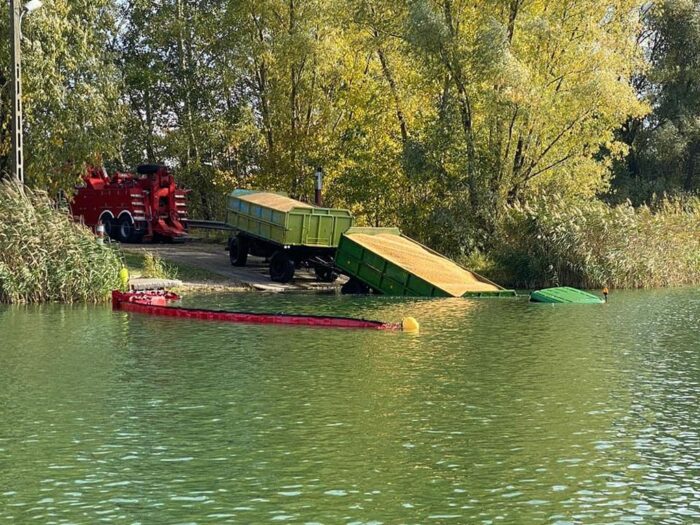 przeprawa promowa w Złotowie, gopło, traktor w jeziorze, Nadgoplańskie WOPR
