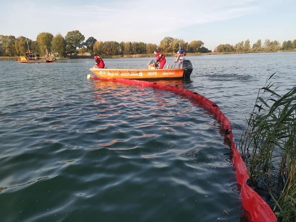 przeprawa promowa w Złotowie, gopło, traktor w jeziorze, Nadgoplańskie WOPR
