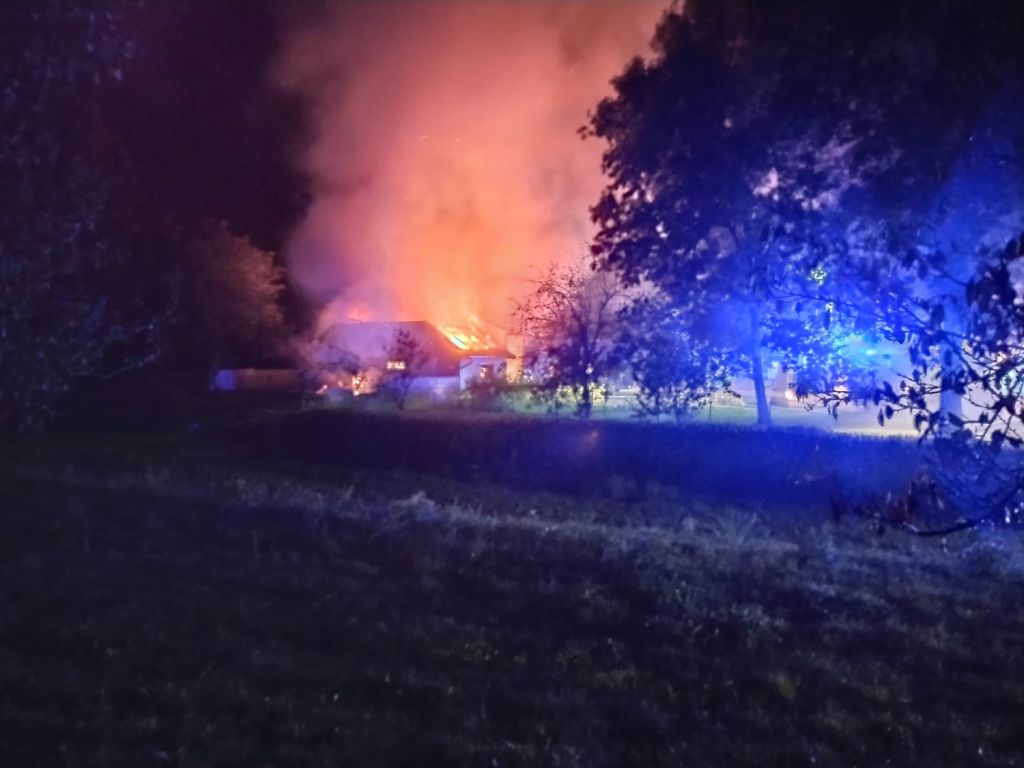pożar gospodarstwa, świętokrzyskie, Kolonia Grzybów, straż pożarna, gowin, pomorze