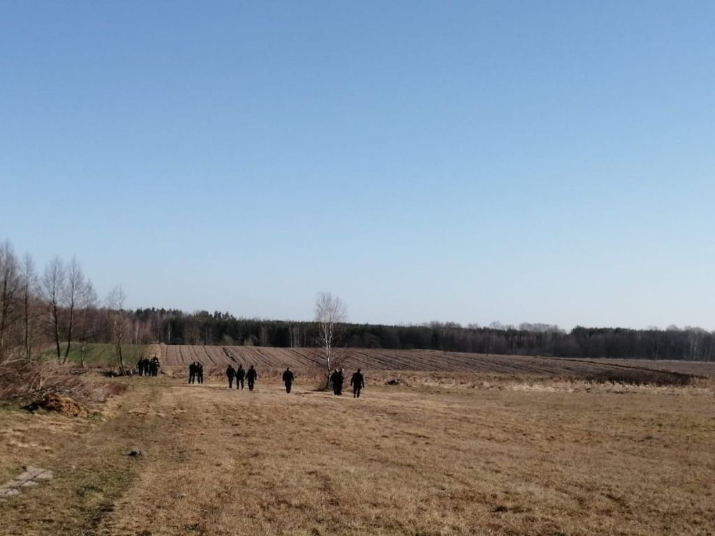 prokuratura, policja, śledztwo, zwłoki mężczyzny na polu