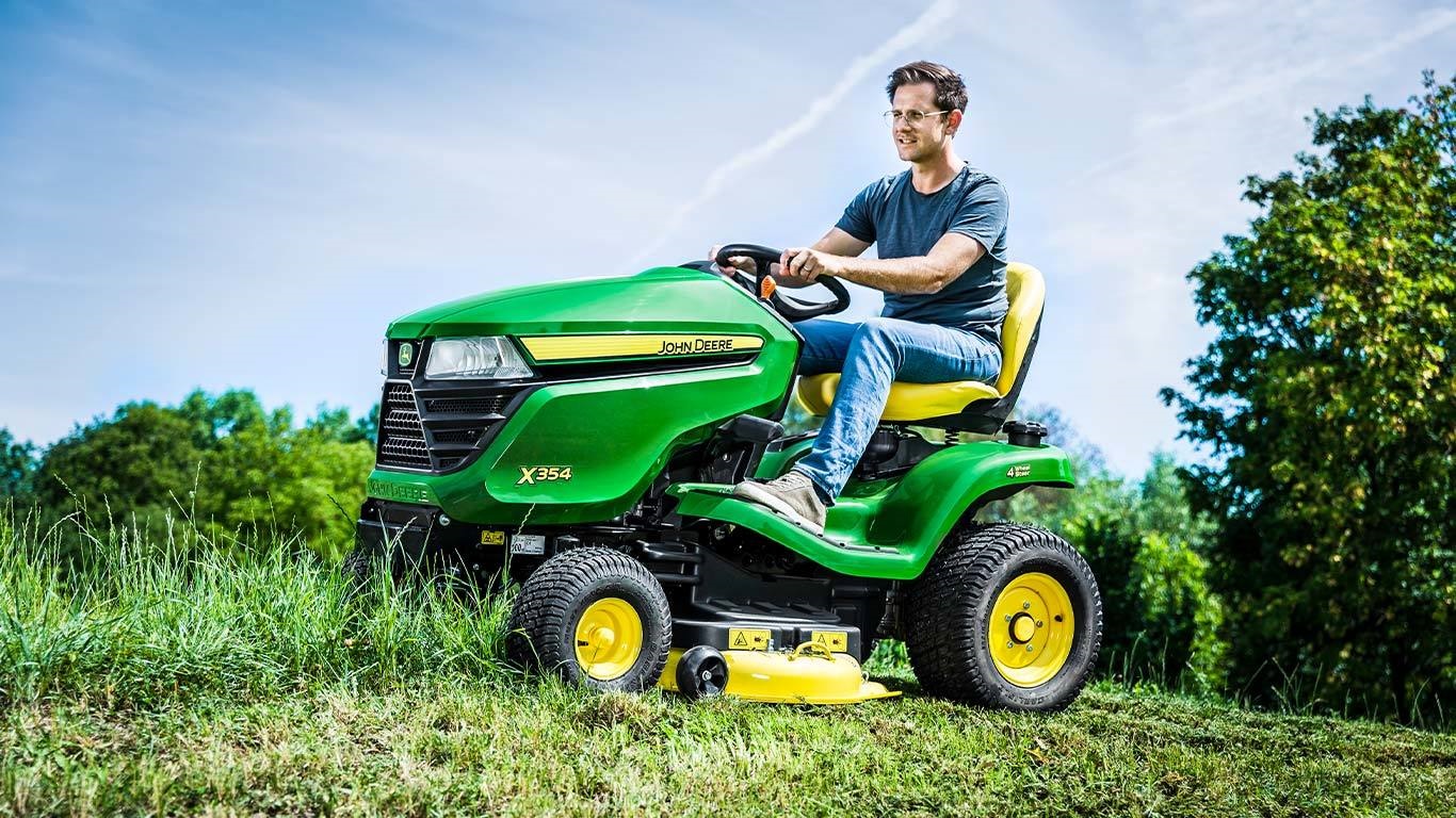 Ciągniczek ogrodniczy John Deere X354