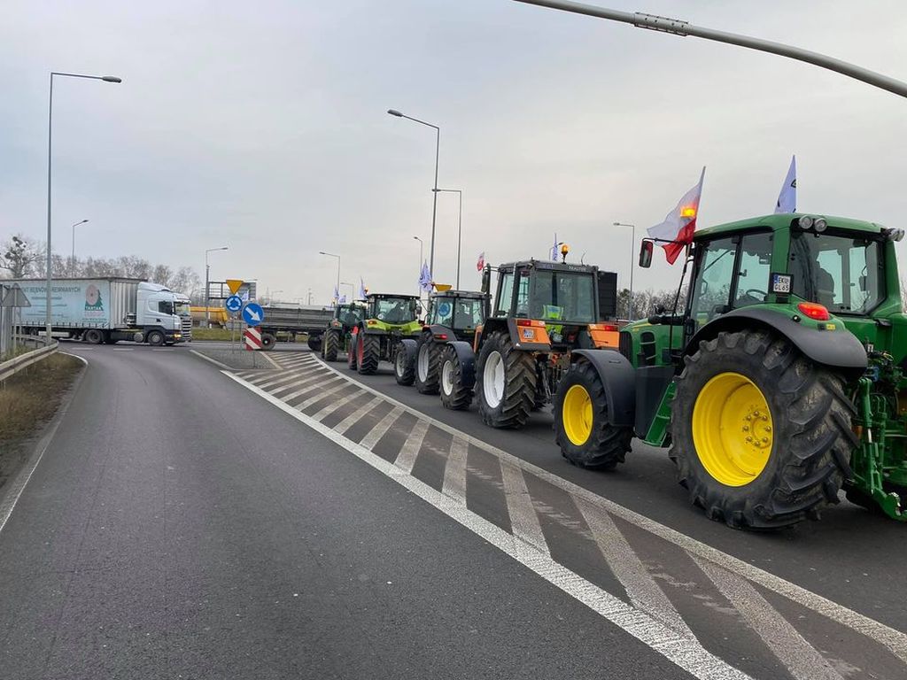 agrounia, protest rolników, węzeł Stryków, autostrada A2