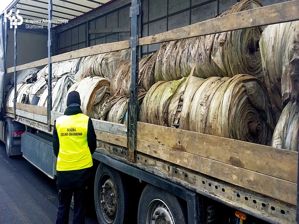 zużyta folia z produkcji rolniczej, transport folii rolniczej, kas, Izba Administracji Skarbowej