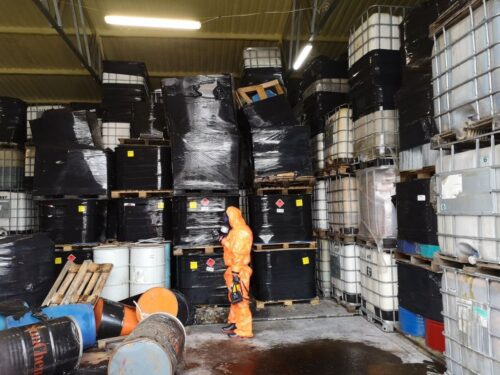 odpady w przechowalni owoców, Grzędy, powiat piaseczyński, WIOŚ Warszawa