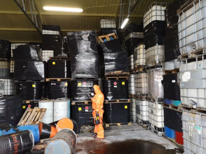 odpady w przechowalni owoców, Grzędy, powiat piaseczyński, WIOŚ Warszawa