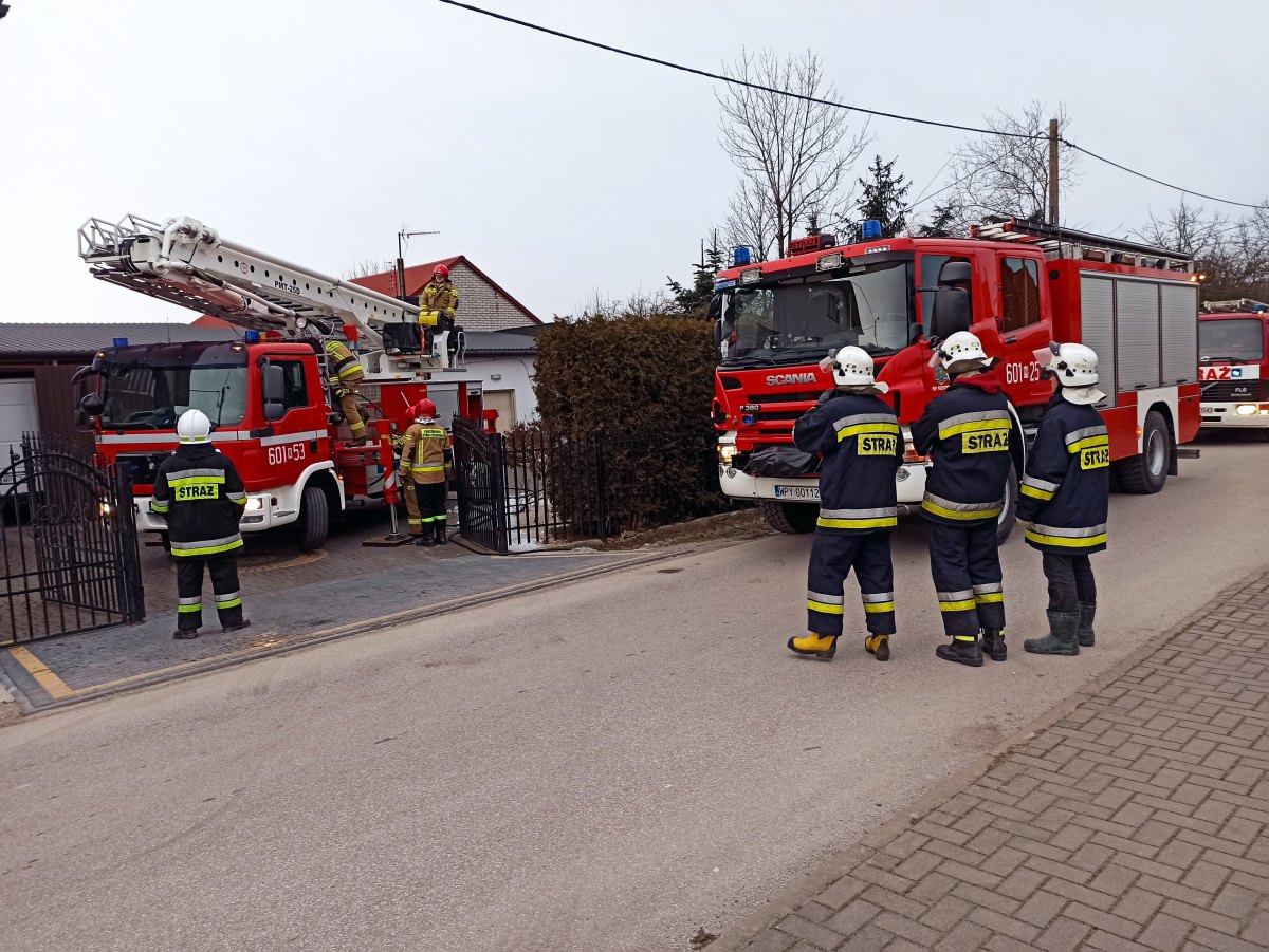 pożar w Potworowie, pożar sadzy w kominie, Potworów, mazowieckie, pożar sadzy