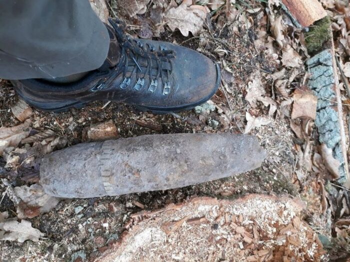 niewybuch, sapechy, policja, niewybuch w lesie