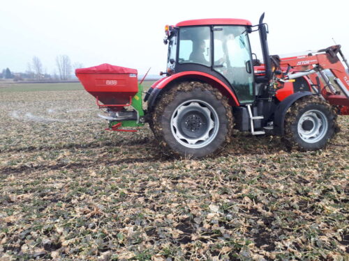 rozsiewacz, rzepak, ciągnik, Witold Ferens, Sahryń