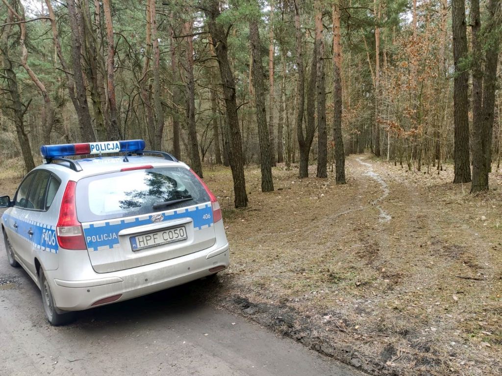 fekalia w lesie, łódzkie, policja, mandat